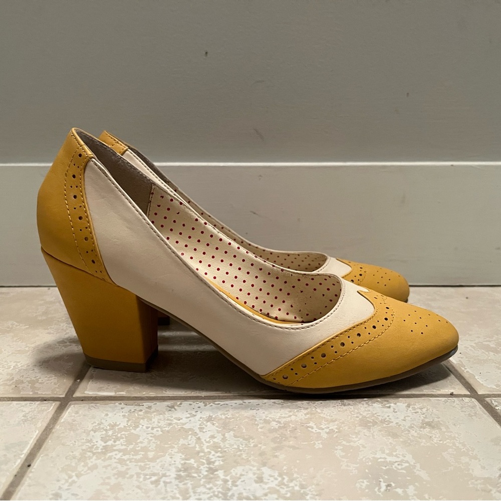 Yellow and white B.A.I.T. vegan leather vintage-inspired heels Size 6
